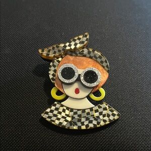 Retro Style Brooch with Checkered Pattern